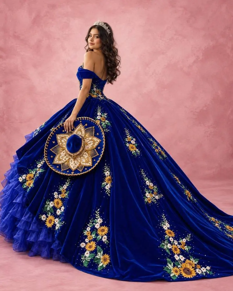 Ximena, sesión de XV años con vestido azul bordado