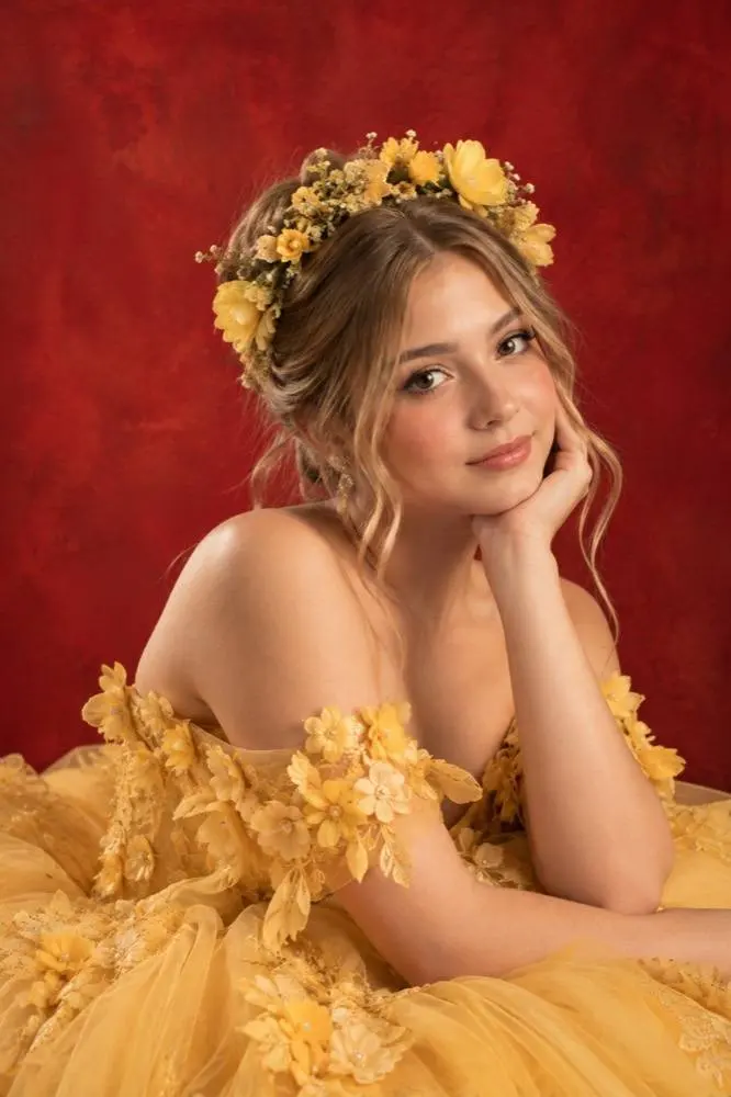 Cami, sesión de XV años en estudio